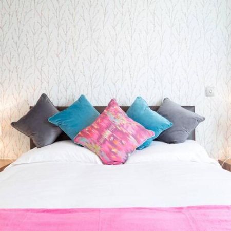 Contemporary & Homely Penthouse, 2 Mins Walk From Cambridge Station, Lift Access, Secured Gated On-Site Parking, Self Check-In, Super Fast Wifi, Terrace & Sleeps 6 외부 사진