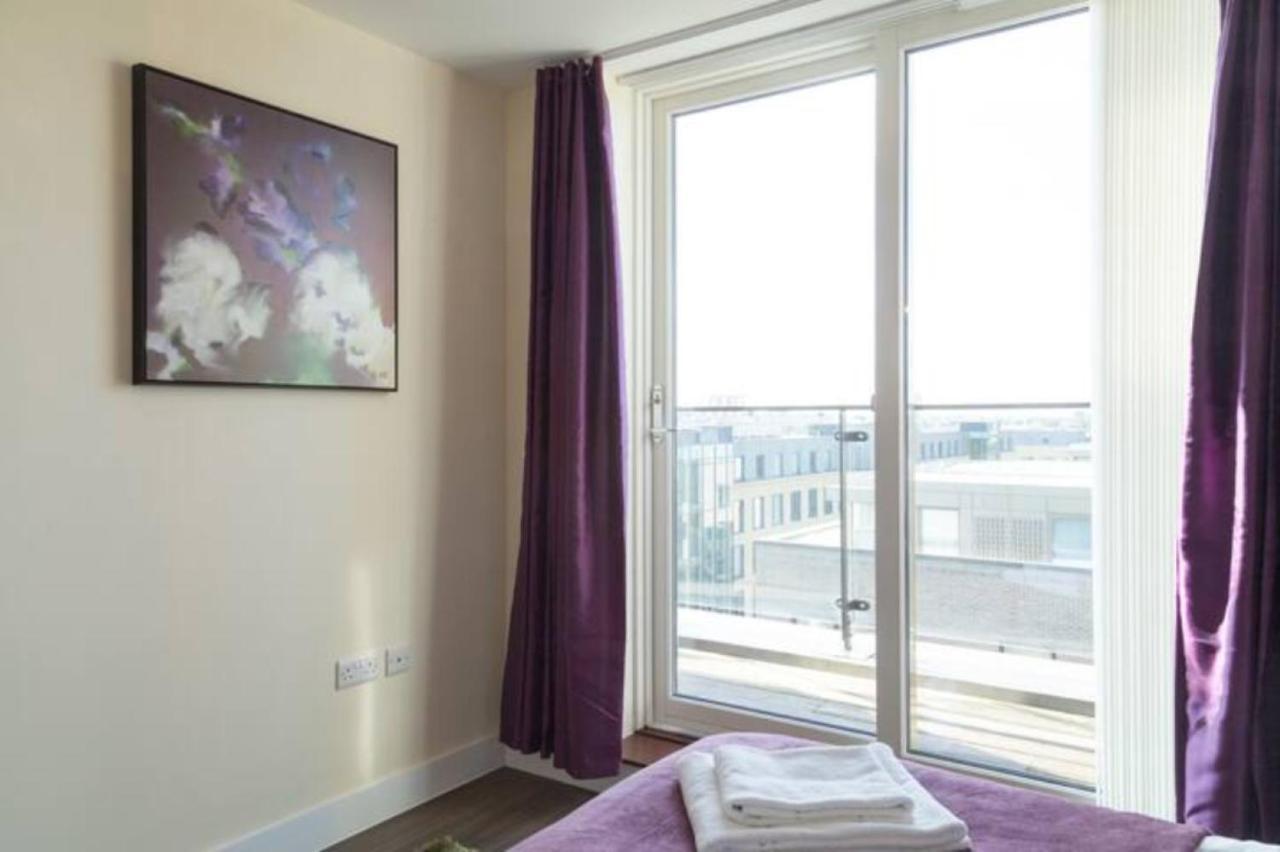 Contemporary & Homely Penthouse, 2 Mins Walk From Cambridge Station, Lift Access, Secured Gated On-Site Parking, Self Check-In, Super Fast Wifi, Terrace & Sleeps 6 외부 사진