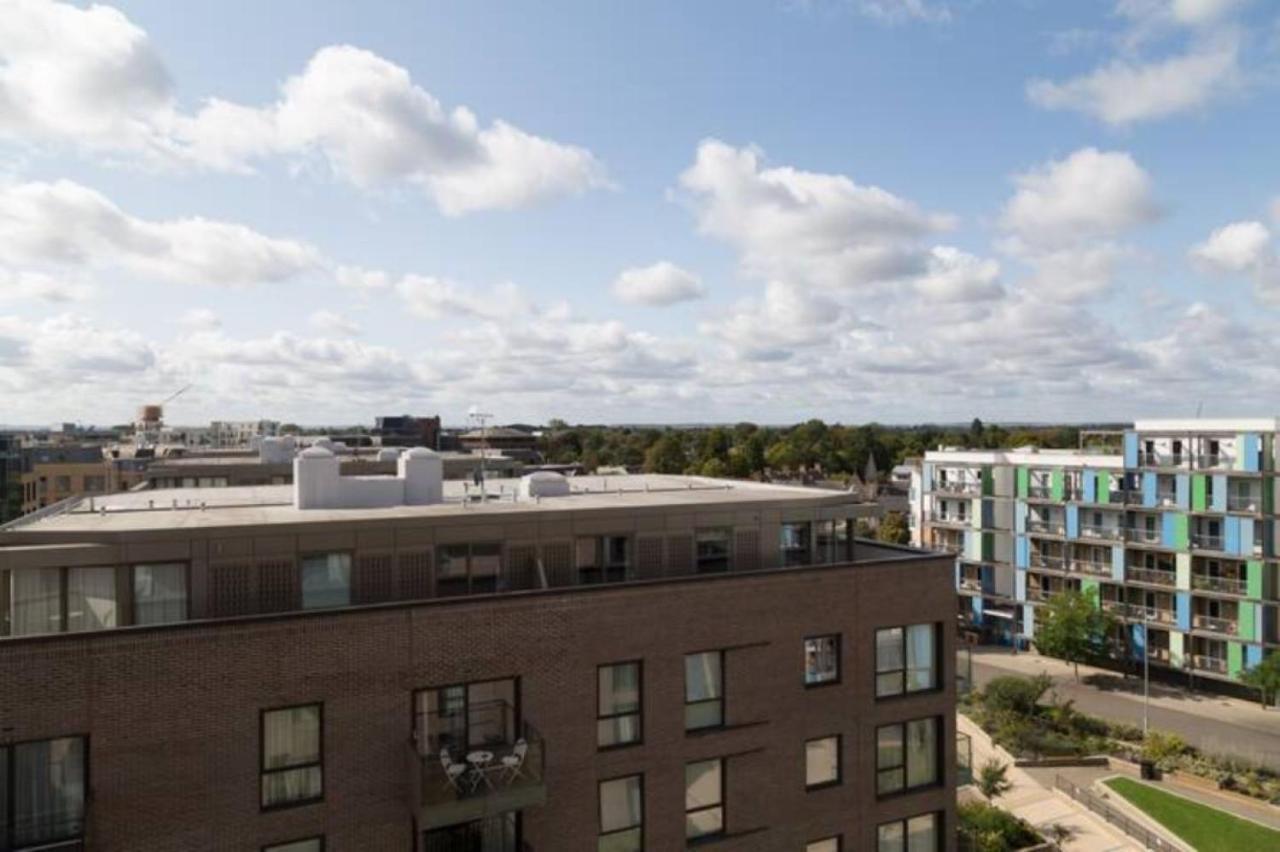 Contemporary & Homely Penthouse, 2 Mins Walk From Cambridge Station, Lift Access, Secured Gated On-Site Parking, Self Check-In, Super Fast Wifi, Terrace & Sleeps 6 외부 사진