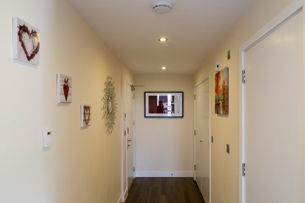 Contemporary & Homely Penthouse, 2 Mins Walk From Cambridge Station, Lift Access, Secured Gated On-Site Parking, Self Check-In, Super Fast Wifi, Terrace & Sleeps 6 외부 사진