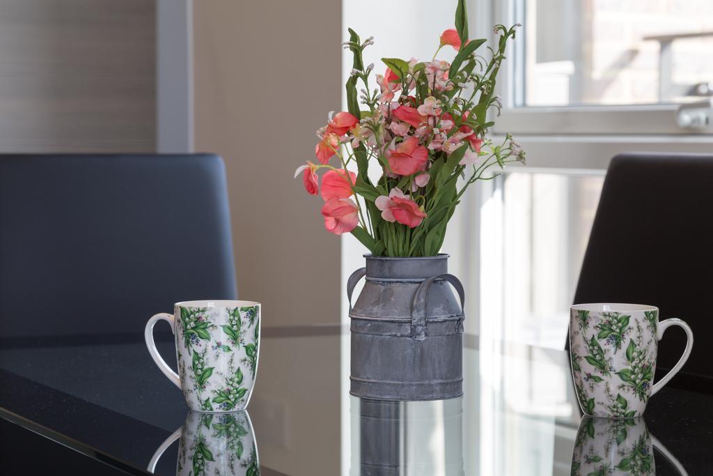 Contemporary & Homely Penthouse, 2 Mins Walk From Cambridge Station, Lift Access, Secured Gated On-Site Parking, Self Check-In, Super Fast Wifi, Terrace & Sleeps 6 외부 사진