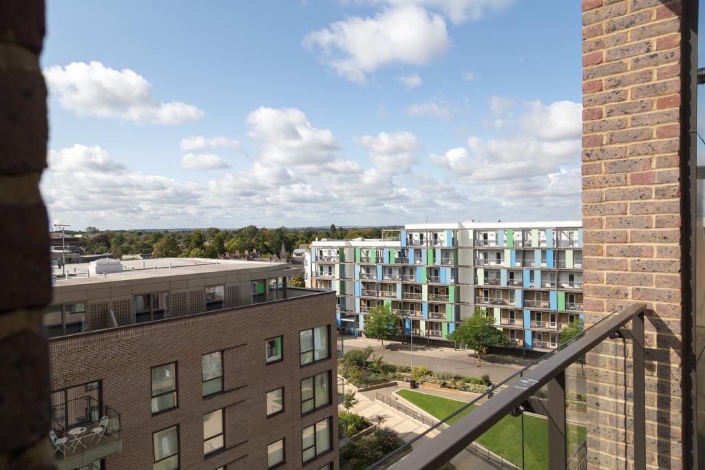 Contemporary & Homely Penthouse, 2 Mins Walk From Cambridge Station, Lift Access, Secured Gated On-Site Parking, Self Check-In, Super Fast Wifi, Terrace & Sleeps 6 외부 사진