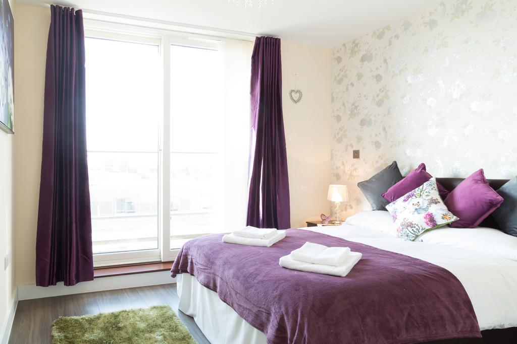 Contemporary & Homely Penthouse, 2 Mins Walk From Cambridge Station, Lift Access, Secured Gated On-Site Parking, Self Check-In, Super Fast Wifi, Terrace & Sleeps 6 외부 사진