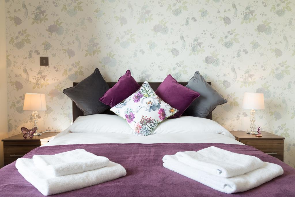 Contemporary & Homely Penthouse, 2 Mins Walk From Cambridge Station, Lift Access, Secured Gated On-Site Parking, Self Check-In, Super Fast Wifi, Terrace & Sleeps 6 외부 사진