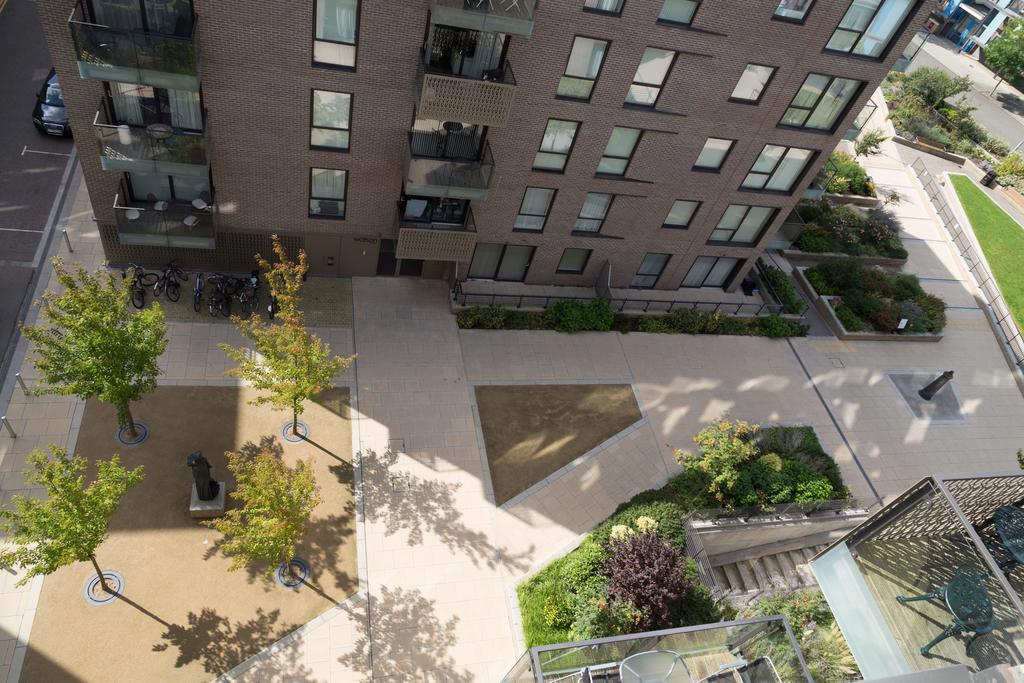 Contemporary & Homely Penthouse, 2 Mins Walk From Cambridge Station, Lift Access, Secured Gated On-Site Parking, Self Check-In, Super Fast Wifi, Terrace & Sleeps 6 외부 사진