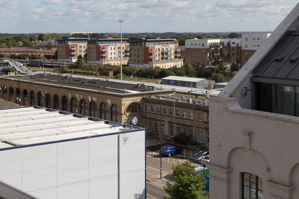 Contemporary & Homely Penthouse, 2 Mins Walk From Cambridge Station, Lift Access, Secured Gated On-Site Parking, Self Check-In, Super Fast Wifi, Terrace & Sleeps 6 외부 사진