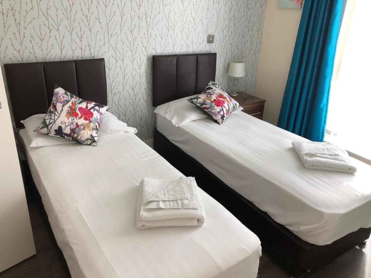 Contemporary & Homely Penthouse, 2 Mins Walk From Cambridge Station, Lift Access, Secured Gated On-Site Parking, Self Check-In, Super Fast Wifi, Terrace & Sleeps 6 외부 사진